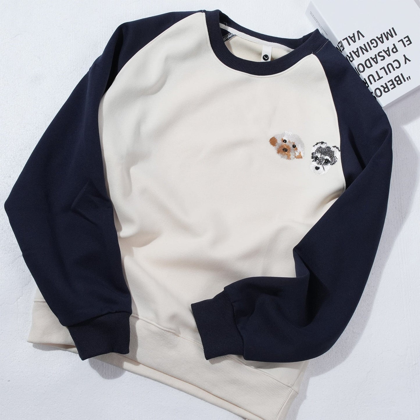 Individuell besticktes Sweatshirt mit farblich passendem Haustier