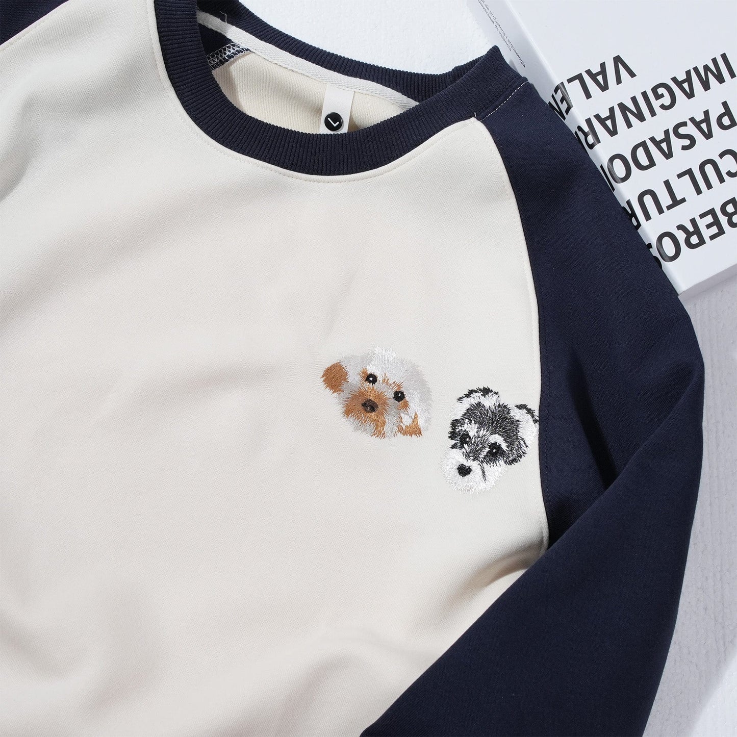 Individuell besticktes Sweatshirt mit farblich passendem Haustier
