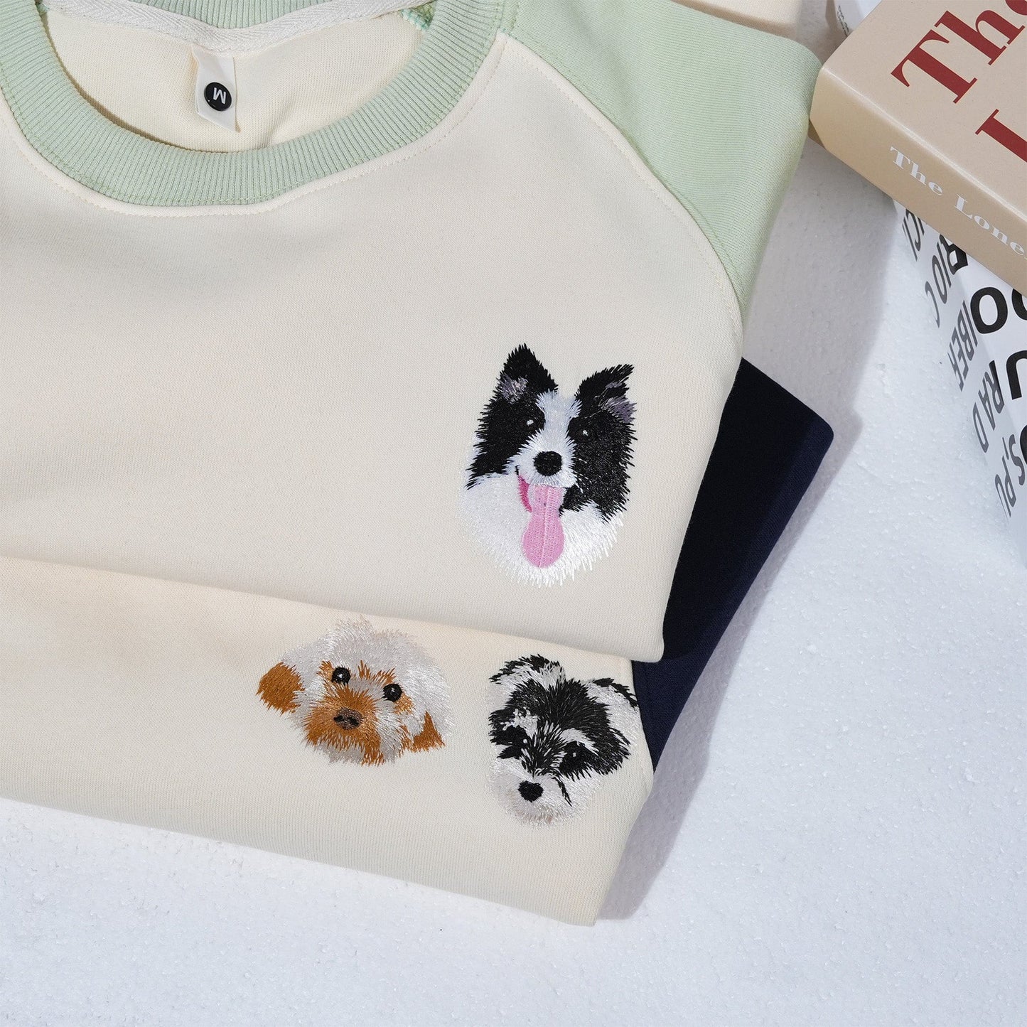 Individuell besticktes Sweatshirt mit farblich passendem Haustier