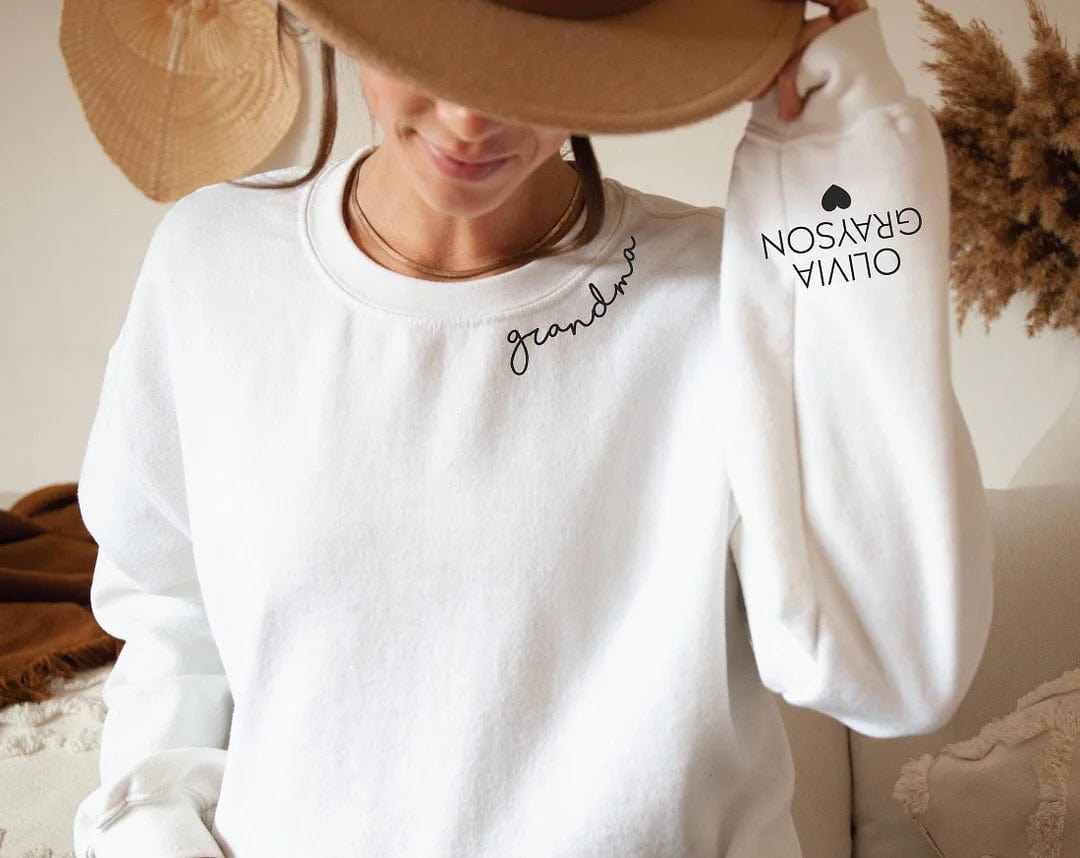 Personalisiertes Mama-Sweatshirt mit Kindernamen auf dem Ärmel