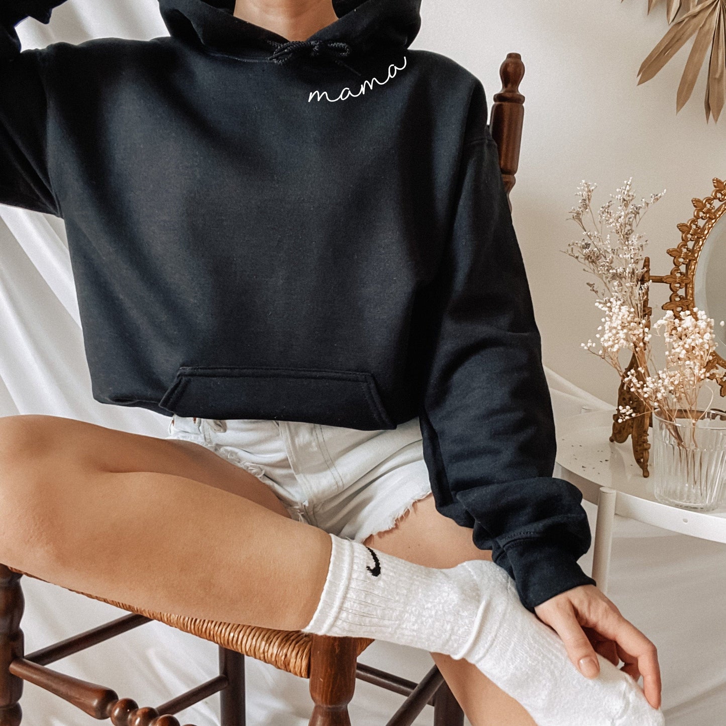 Personalisiertes Mama-Sweatshirt mit Kindernamen auf dem Ärmel