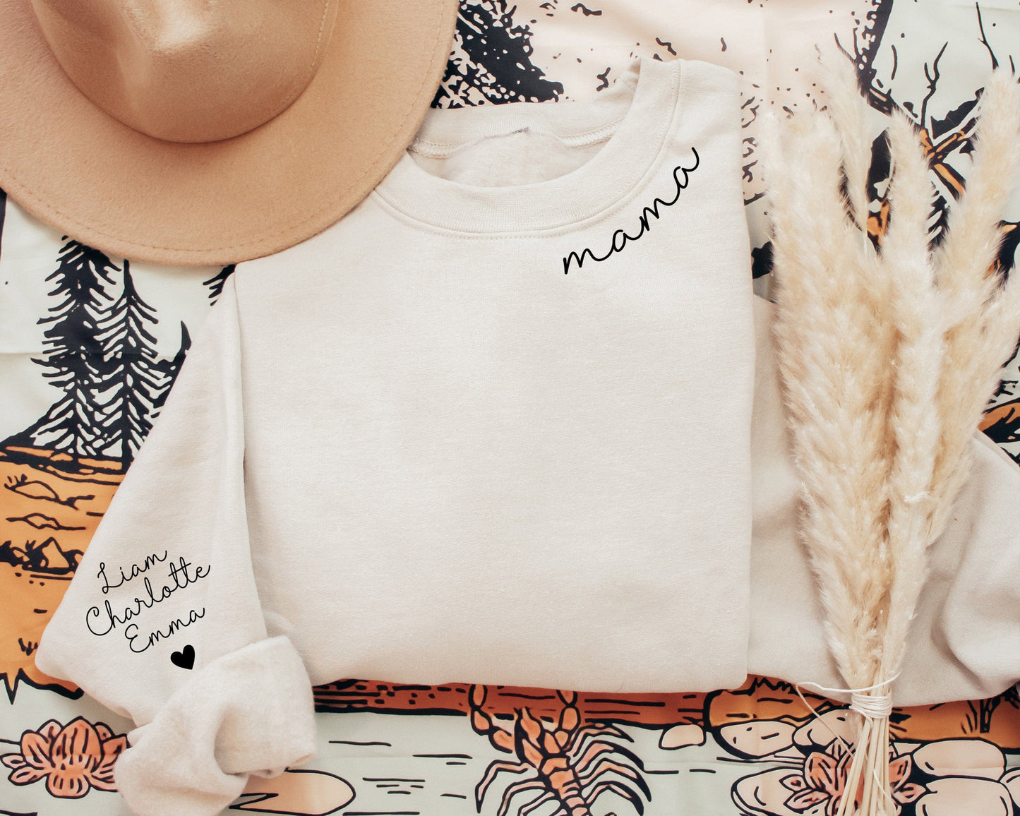 Personalisiertes Mama-Sweatshirt mit Kindernamen auf dem Ärmel