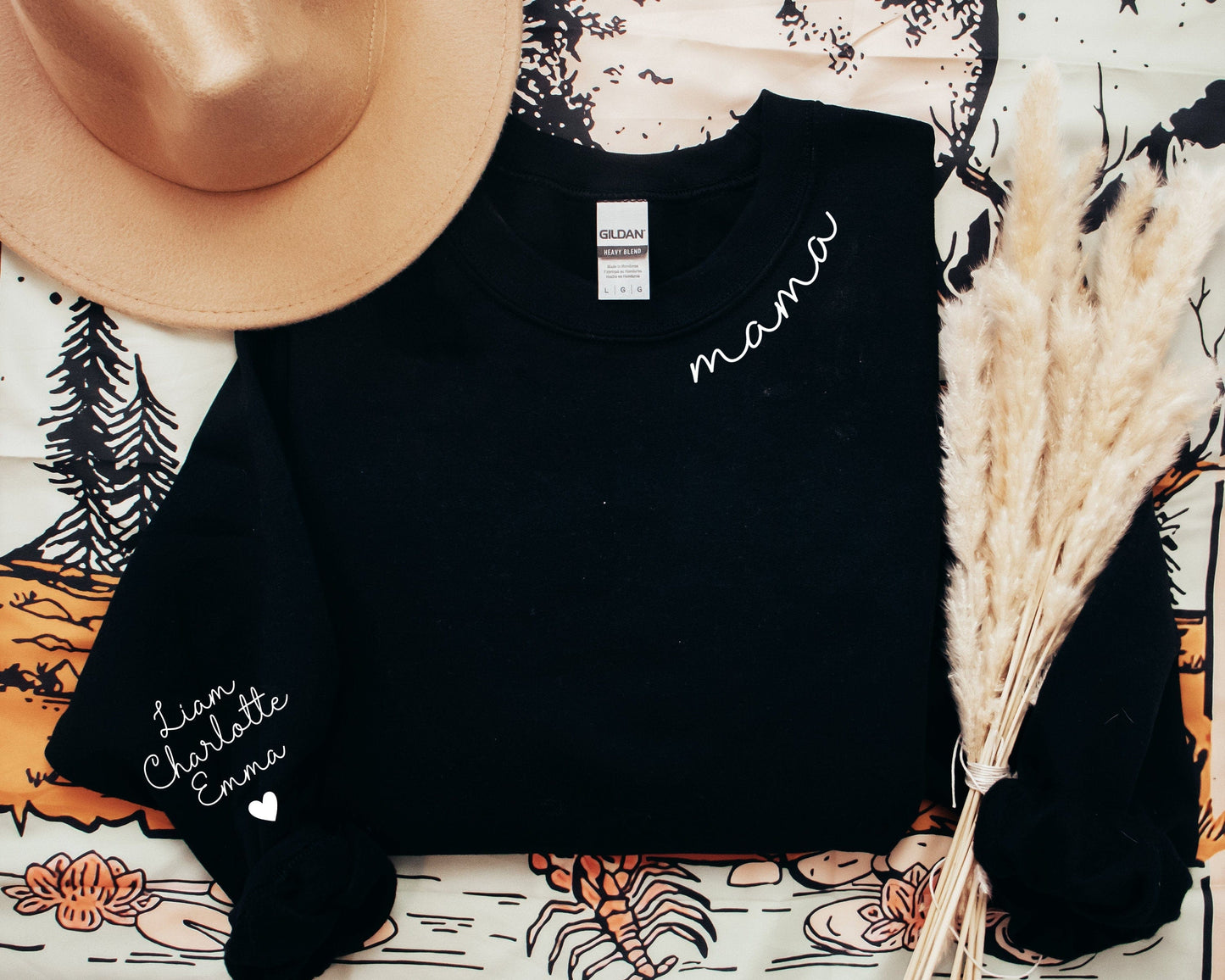 Personalisiertes Mama-Sweatshirt mit Kindernamen auf dem Ärmel