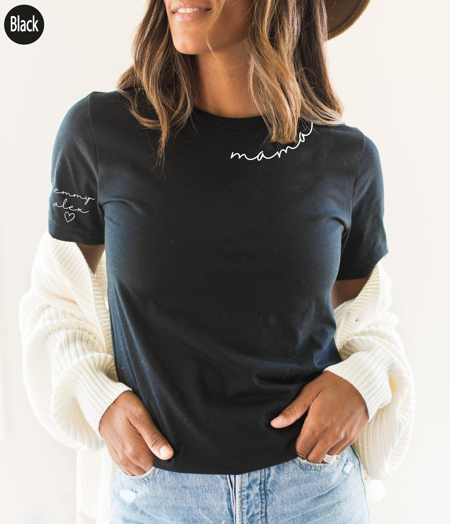 Personalisiertes Mama-Sweatshirt mit Kindernamen auf dem Ärmel