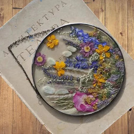 Personalised Family Birth Flower Frame: A Thoughtful Gift for Mum and Grandma on Special Occasions