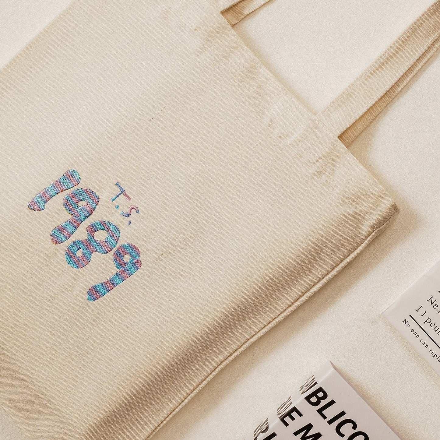 Canvas-Tasche mit individueller Stickerei und Musikalbum