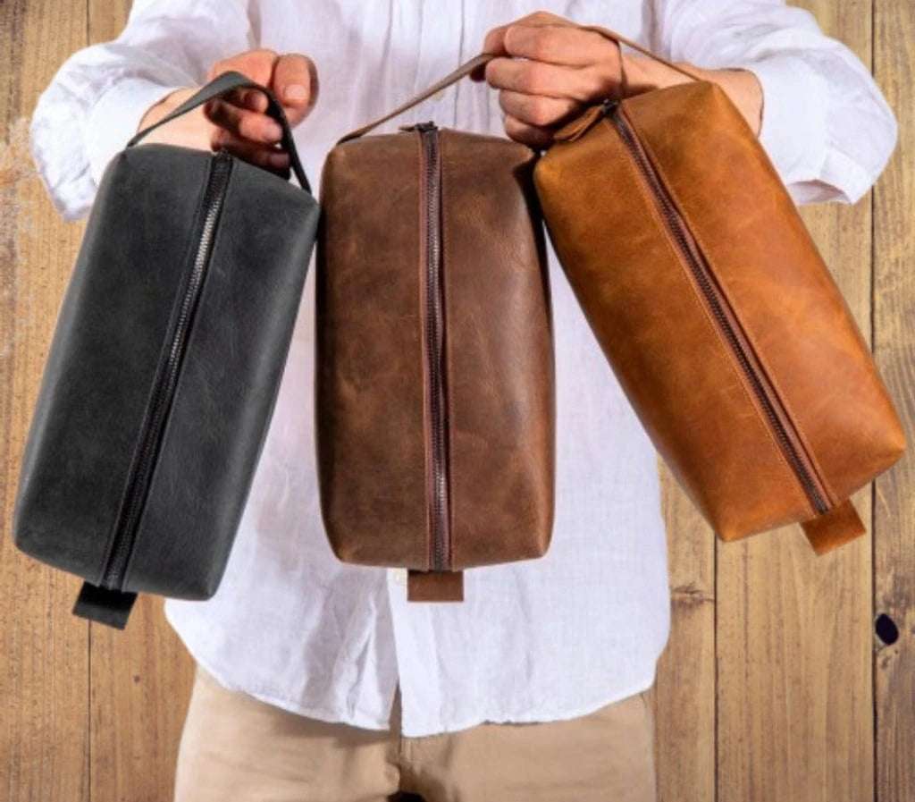 Handmade Personalized Men’s Leather Toiletry Bag: Ideal Gift for Special Occasions