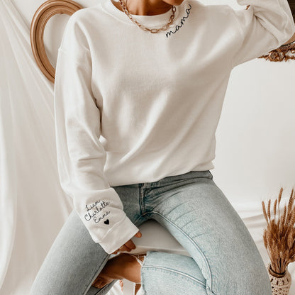 Personalisiertes Mama-Sweatshirt mit Kindernamen auf dem Ärmel